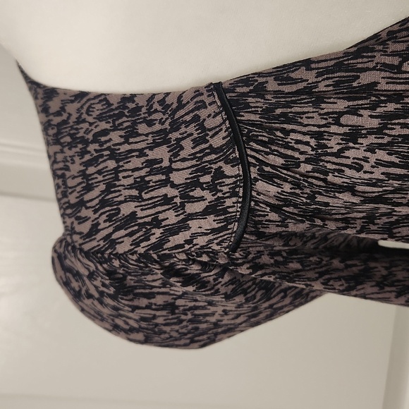 NWOT French Connection Women Brown/Black Ikat Pattern V-Neck Jersey Dress Size 4 - Picture 5 of 13